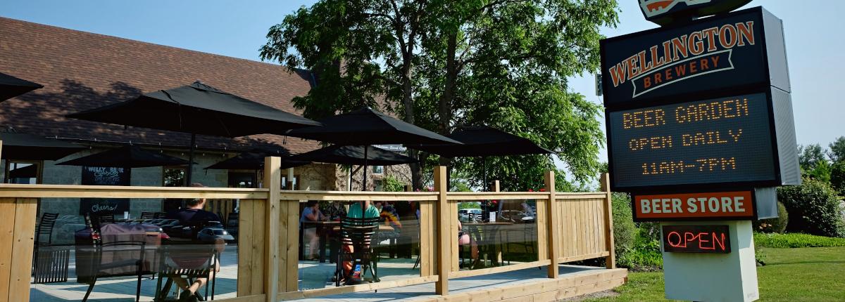view of an outdoor patio